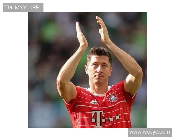 莱万重返安联球场引发拜仁球迷愤怒声讨感叹忘恩负义 莱万重返安联球场引发拜仁球迷愤怒声讨感叹忘恩负义